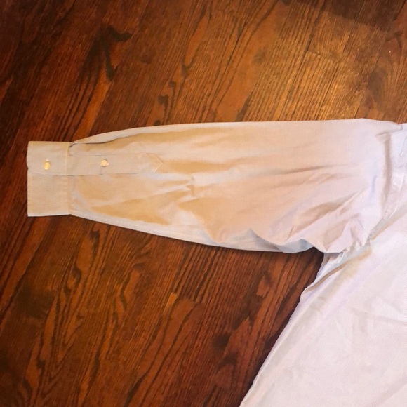 Men’s Vineyard Vines button-down shirt. - Picture 5 of 6